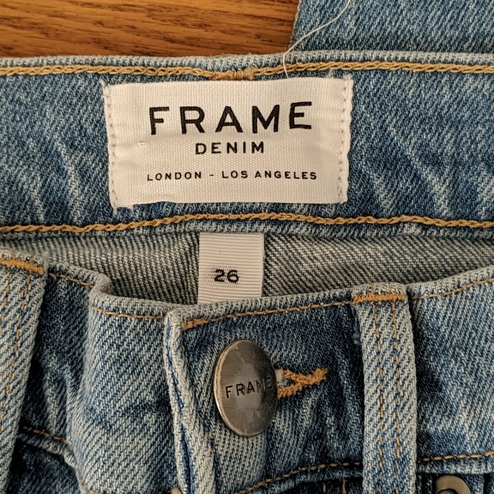 Frame Le Vintage Bermuda Raw Edge
Clarin Shorts